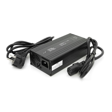 Зарядний пристрій для акумуляторів LiFePO4 12V(14,6V),4S,15A, штекер Triangle plug (T-tipe/C13/IEC). 137x90x50mm