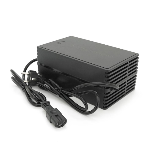 Зарядний пристрій для акумуляторів Li-ion 67,2V,16S,8A,600W, штекер Triangle plug (T-tipe/IEC/C13 N+L-).індикація, 220х122х86mm, 1.5kg