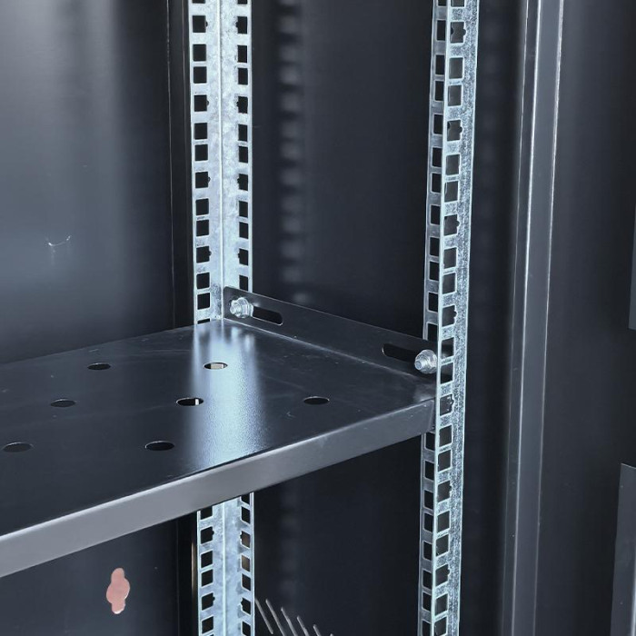 Шкаф серверный настенный с полкой GEAR 12U 19'' 530x400x600 мм., Черный (GWMSN-12U) Шкаф серверный настенный с полкой GEAR 12U 19'' 530x400x600 мм., Черный (GWMSN-12U)