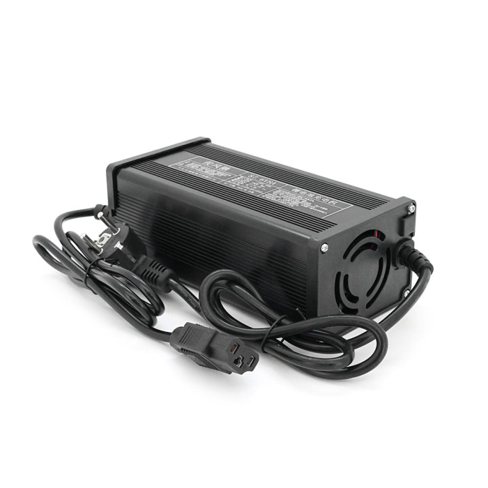 Зарядний пристрій для акумуляторів LiFePo4 72V(87,6V),24S,8A,штекер Triangle plug (T-tipe/IEC/C13 N+L-), з індикацією,BOX Зарядний пристрій для акумуляторів LiFePo4 72V(87,6V),24S,8A,штекер Triangle plug (T-tipe/IEC/C13 N+L-), з індикацією,BOX