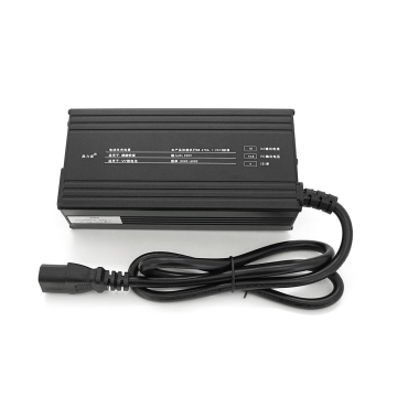 Зарядний пристрій акумуляторів LiFePO4 12V (14.6V), 4S, 15A, штекер Triangle plug (T-tipe/C13/IEC). LED-індикація, 137x90x50mm